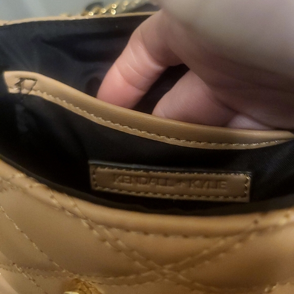 Kylie & Kendall tan purse - Picture 3 of 9